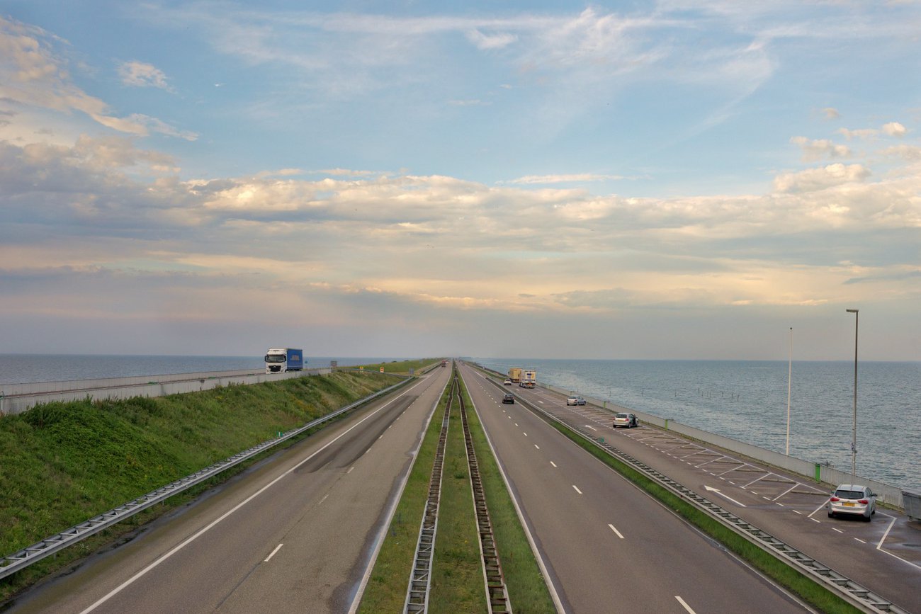 Highway on Afsluitdike